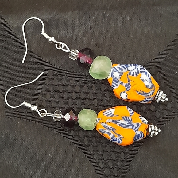 Sold ! Handmade recycled glass beaded drop earrings - Picture 2 of 6
